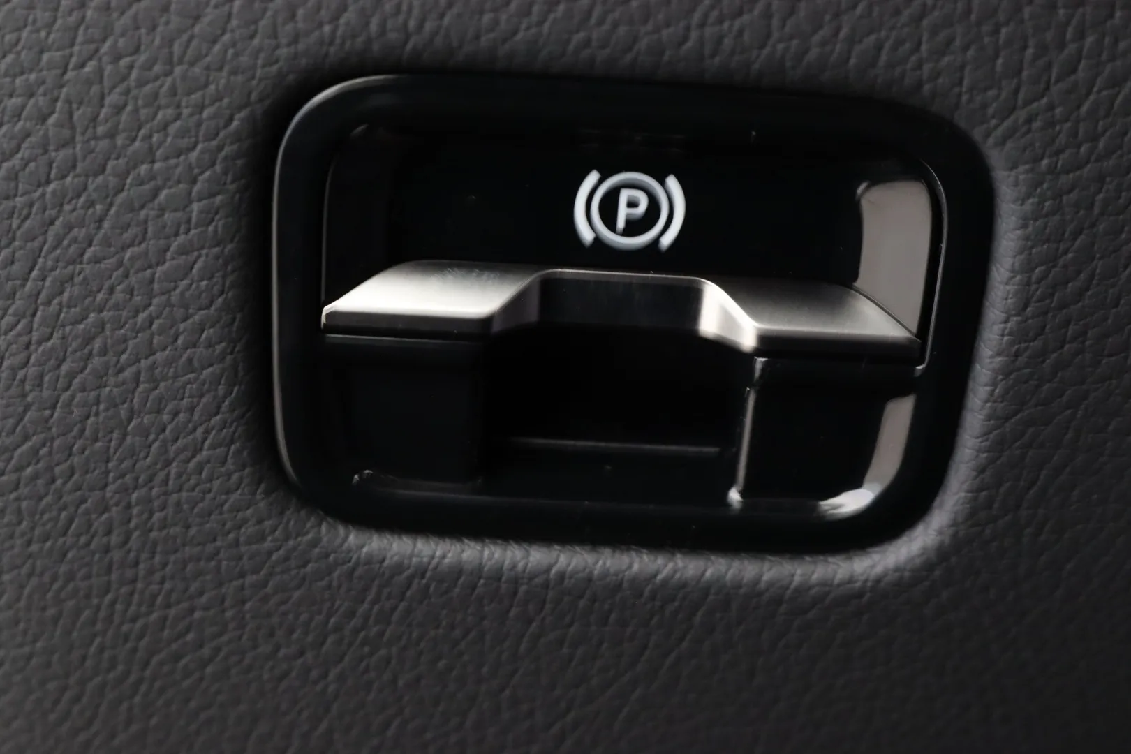 Mercedes-Benz GLC LTL-421 carousel image