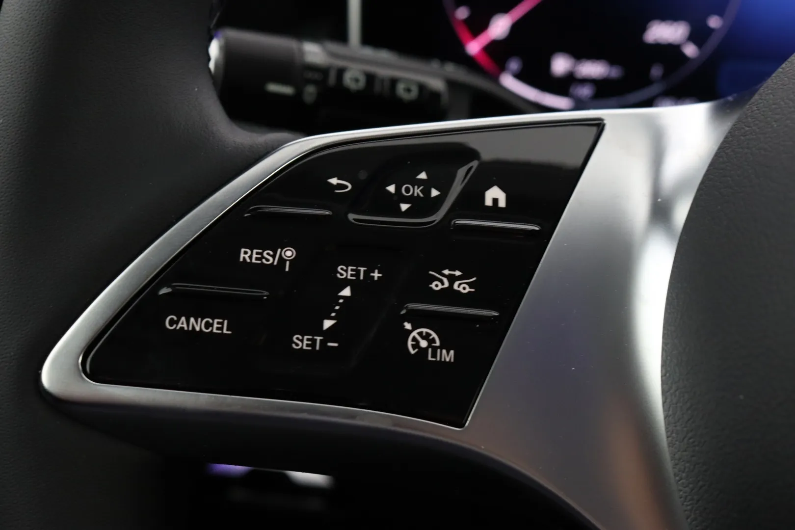 Mercedes-Benz GLC LTL-421 carousel image