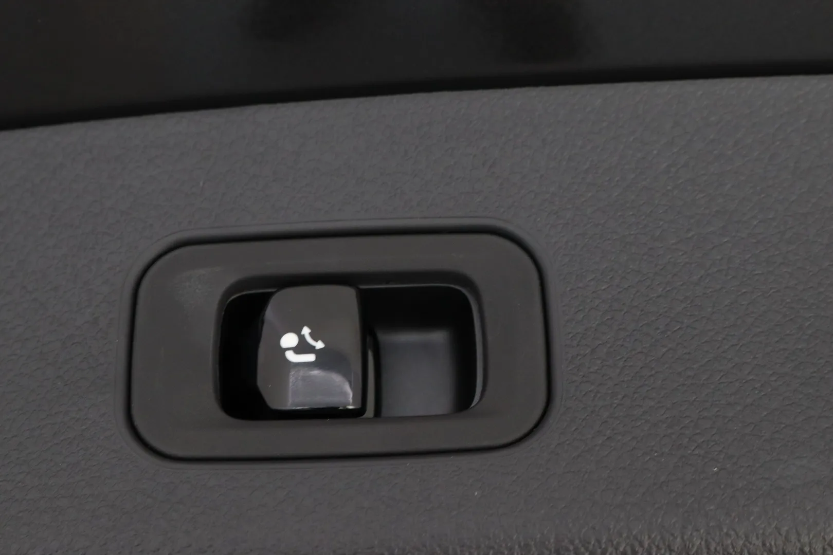 Mercedes-Benz GLC LTL-421 carousel image