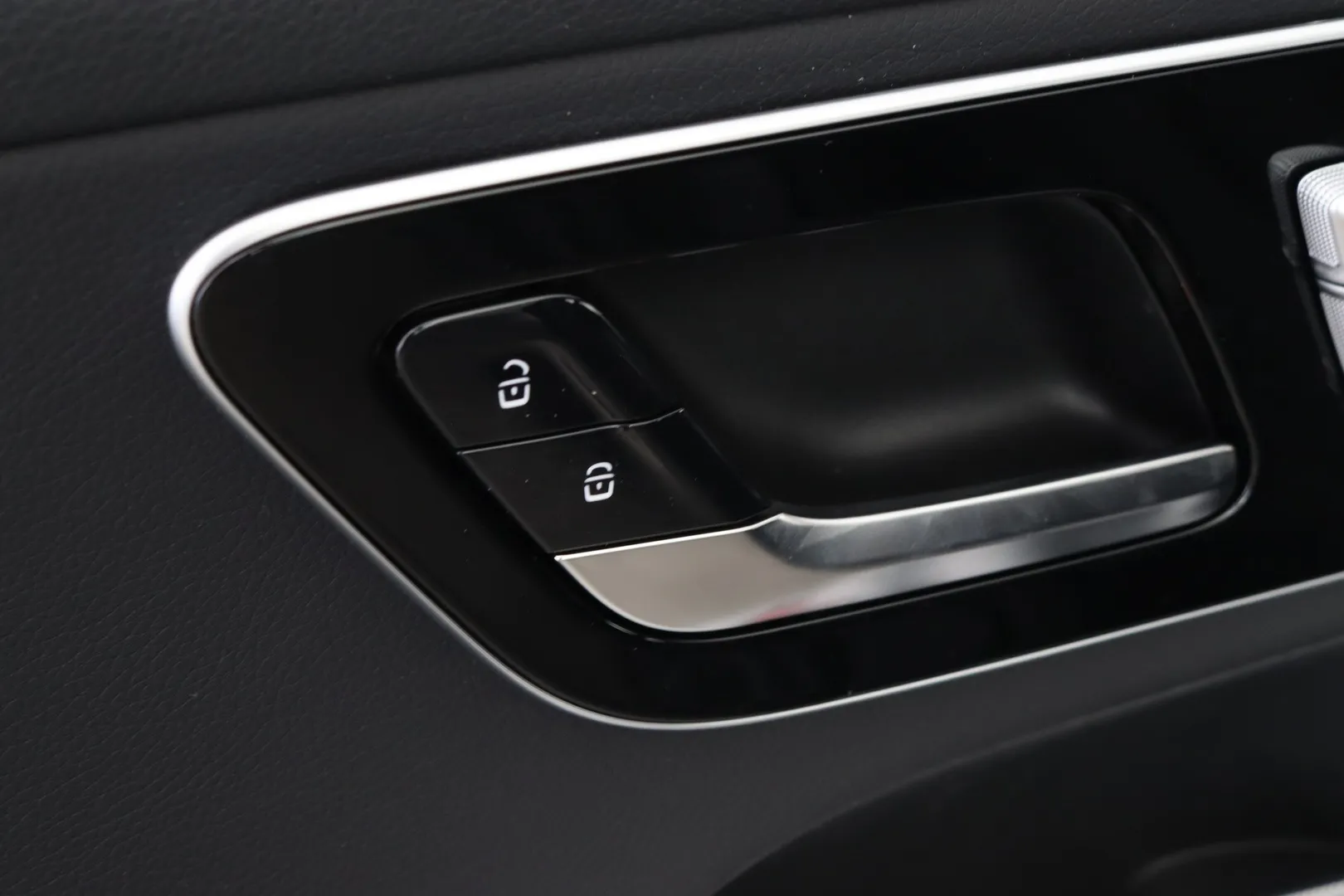 Mercedes-Benz GLC LTL-421 carousel image