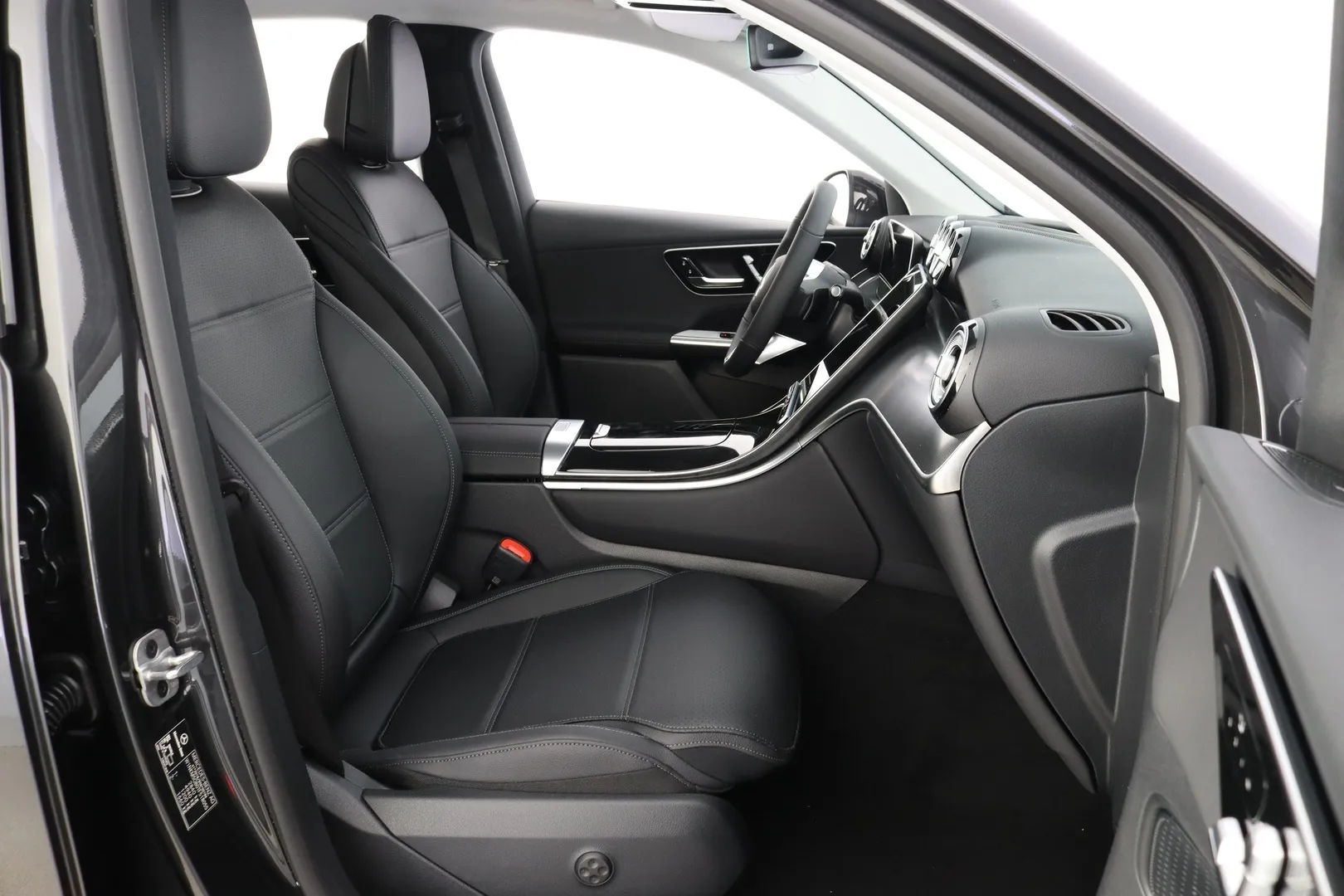 Mercedes-Benz GLC LTL-421 carousel image