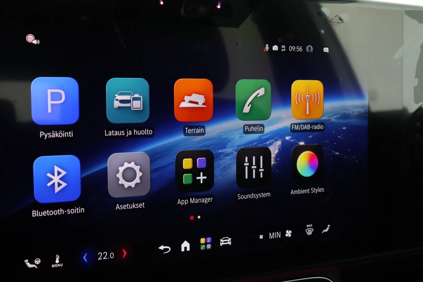 Mercedes-Benz GLB ZRE-581 carousel image