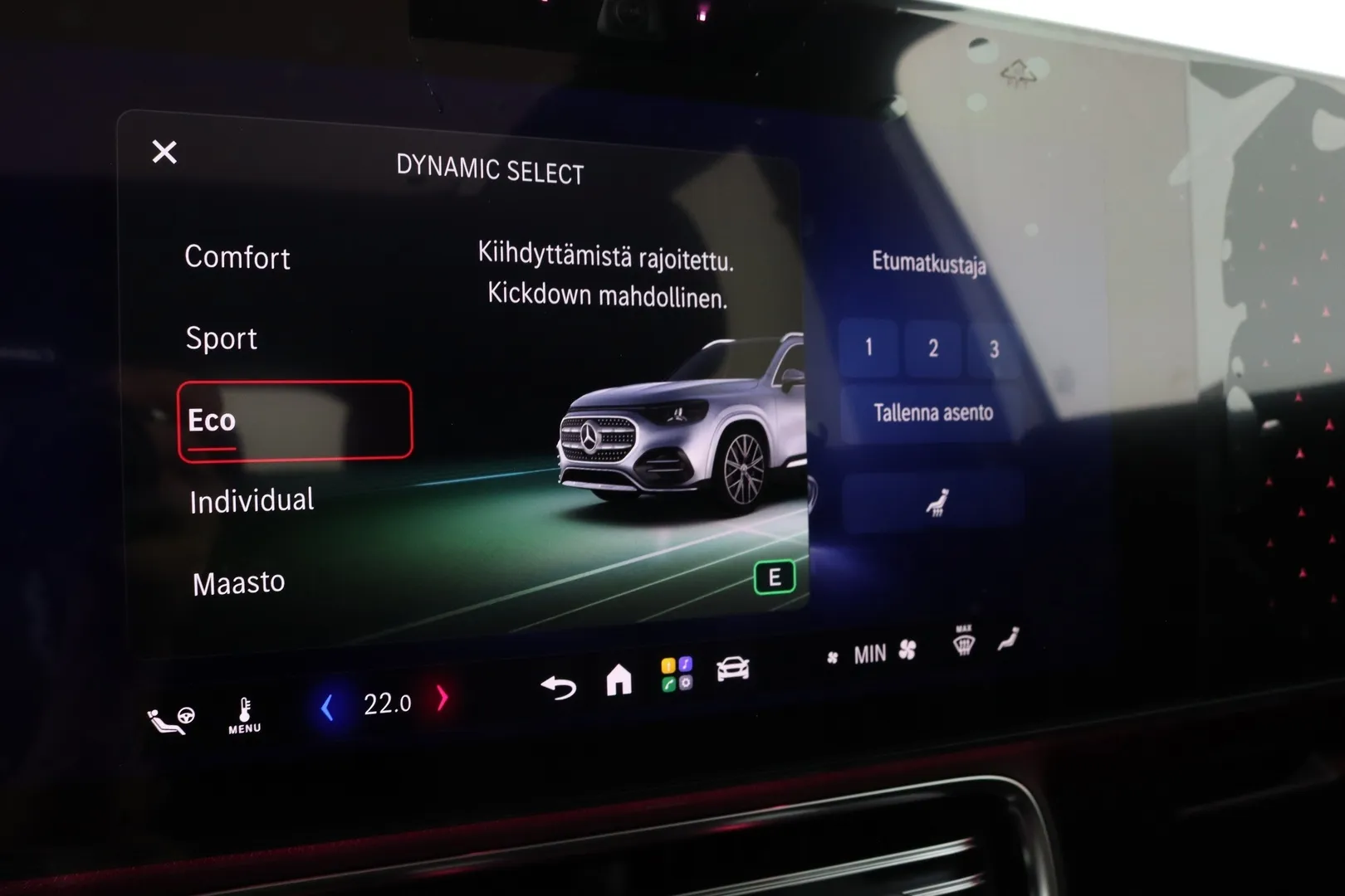 Mercedes-Benz GLB ZRE-581 carousel image