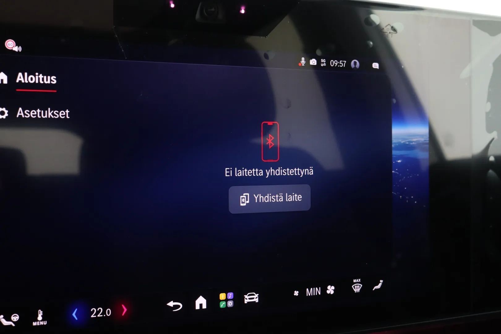 Mercedes-Benz GLB ZRE-581 carousel image