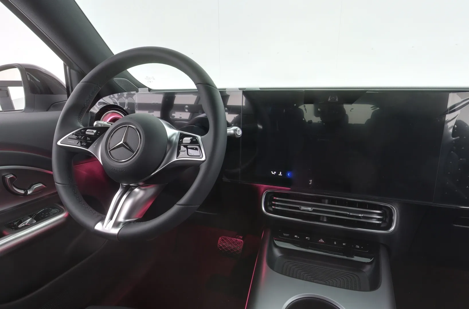 Mercedes-Benz GLB ZRE-581 carousel image