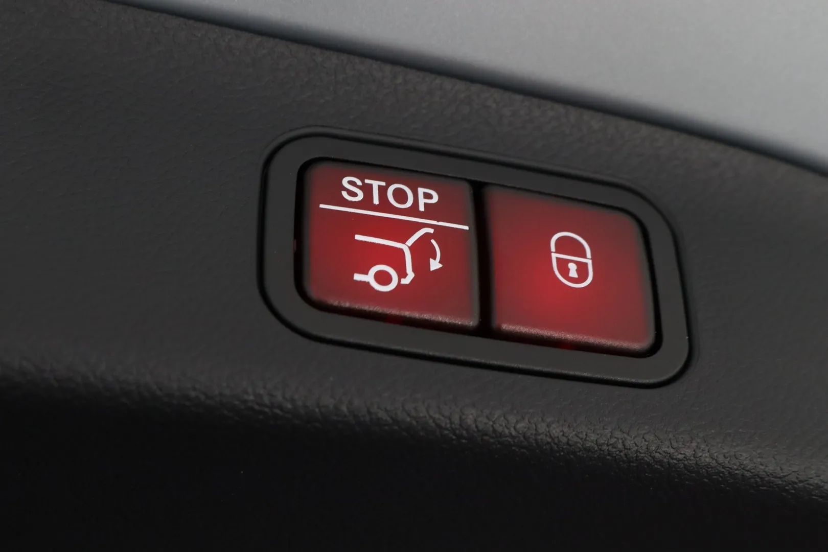 Mercedes-Benz GLB ZRE-581 carousel image