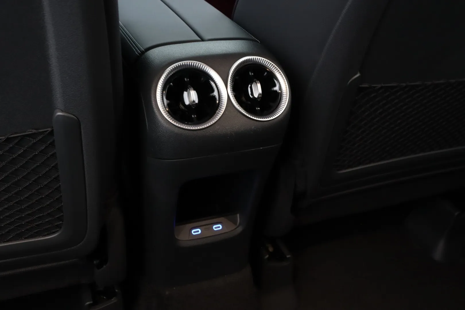 Mercedes-Benz GLB ZRE-581 carousel image