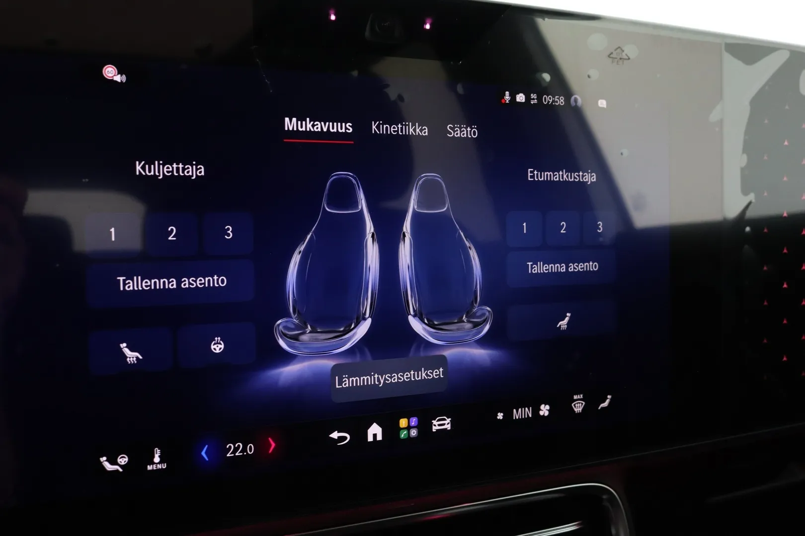 Mercedes-Benz GLB ZRE-581 carousel image