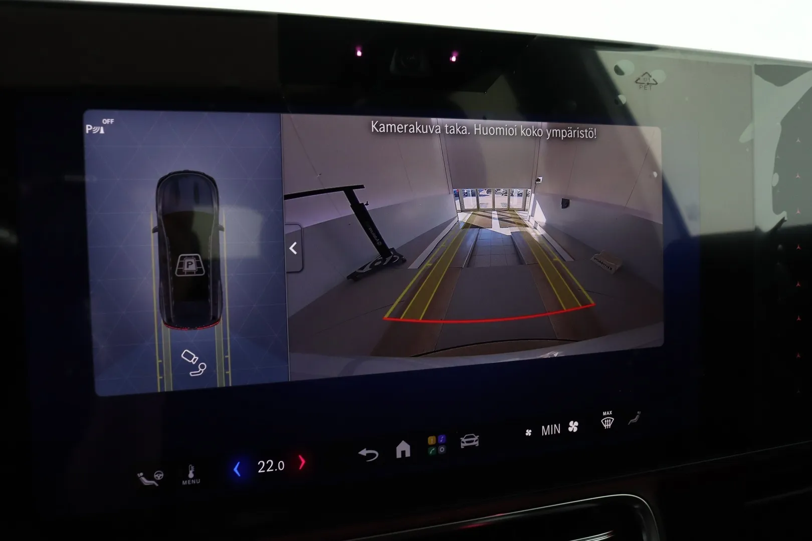 Mercedes-Benz GLB ZRE-581 carousel image