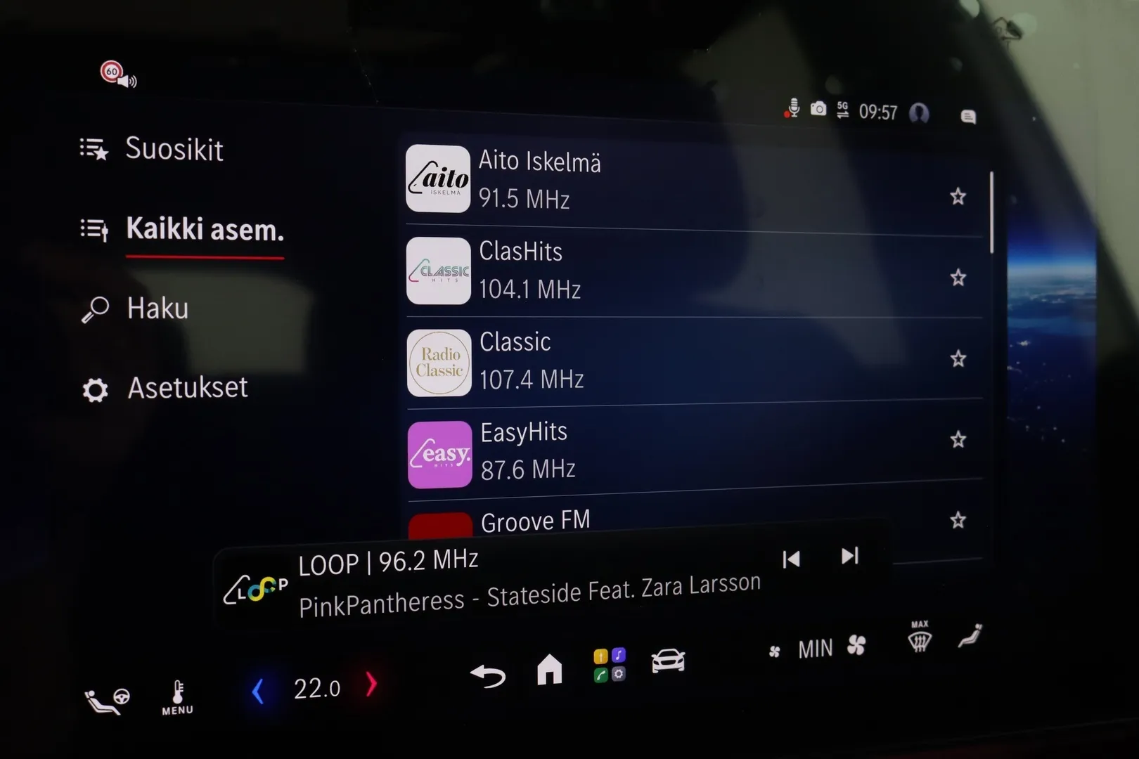 Mercedes-Benz GLB ZRE-581 carousel image