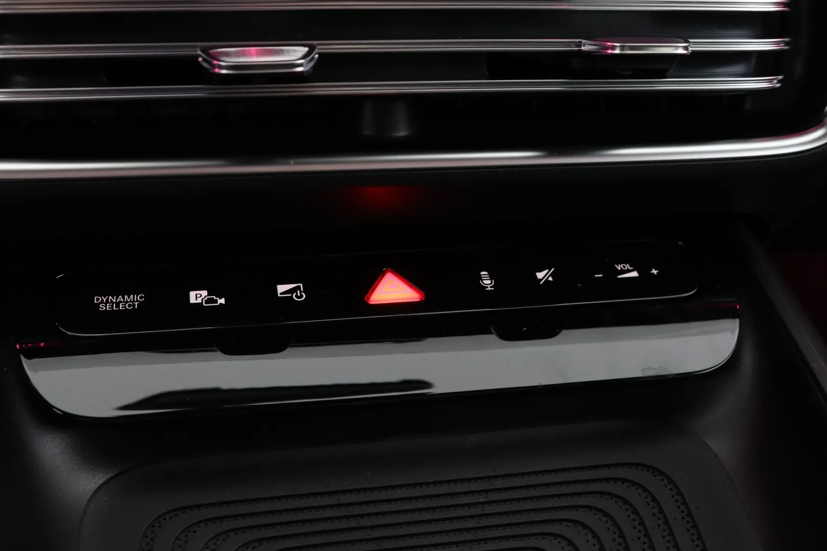 Mercedes-Benz GLB ZRE-581 carousel image