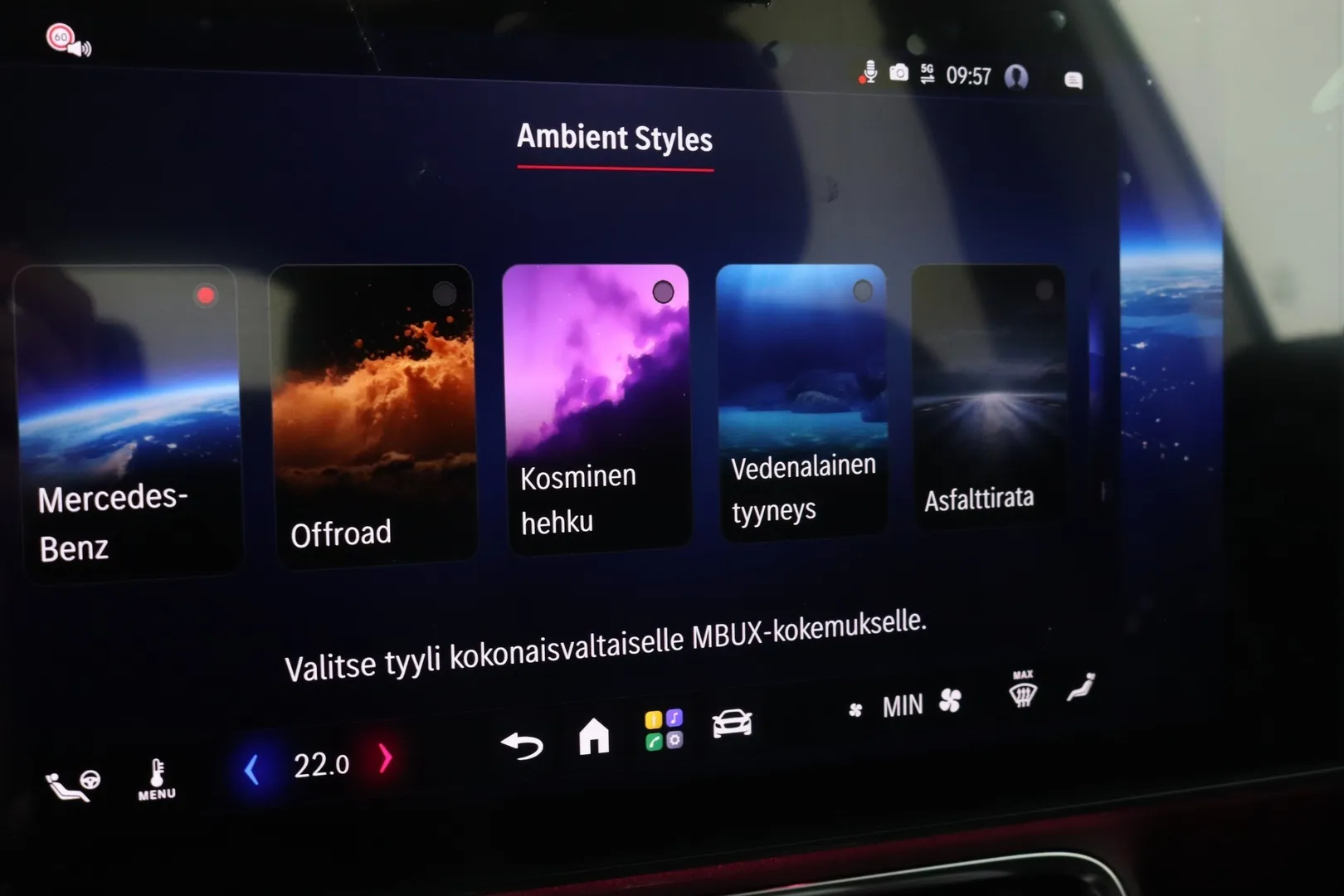 Mercedes-Benz GLB ZRE-581 carousel image