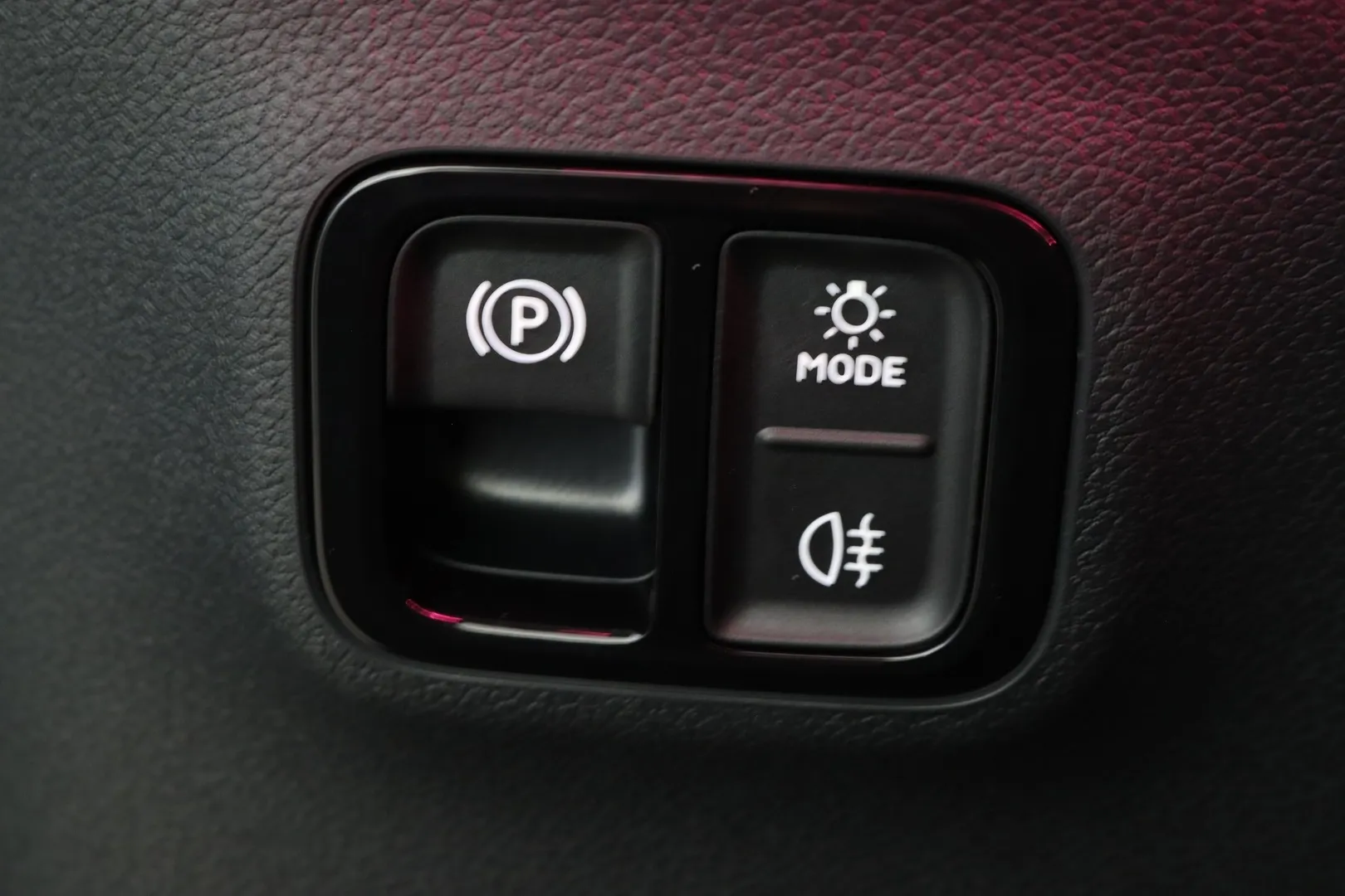 Mercedes-Benz GLB ZRE-581 carousel image