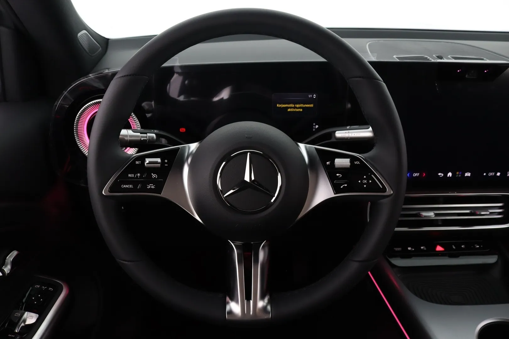 Mercedes-Benz GLB ZRE-581 carousel image