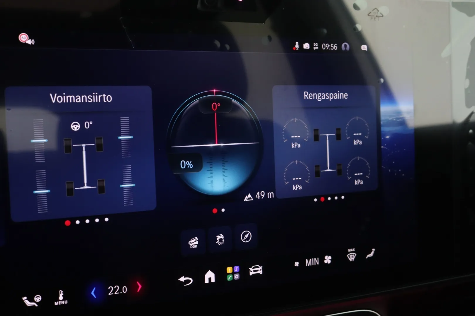 Mercedes-Benz GLB ZRE-581 carousel image