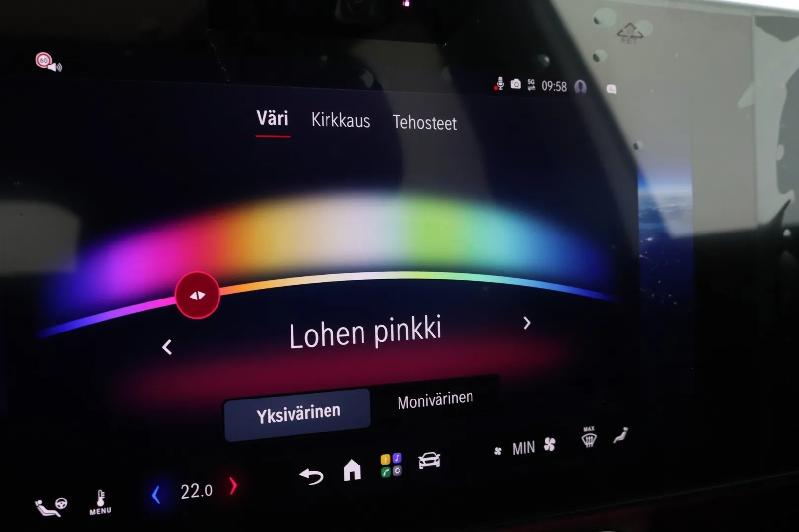 Mercedes-Benz GLB ZRE-581 carousel image