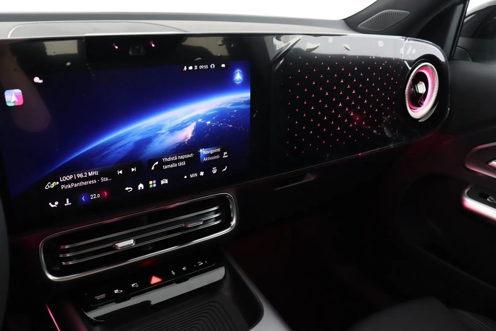 Mercedes-Benz GLB ZRE-581 carousel image