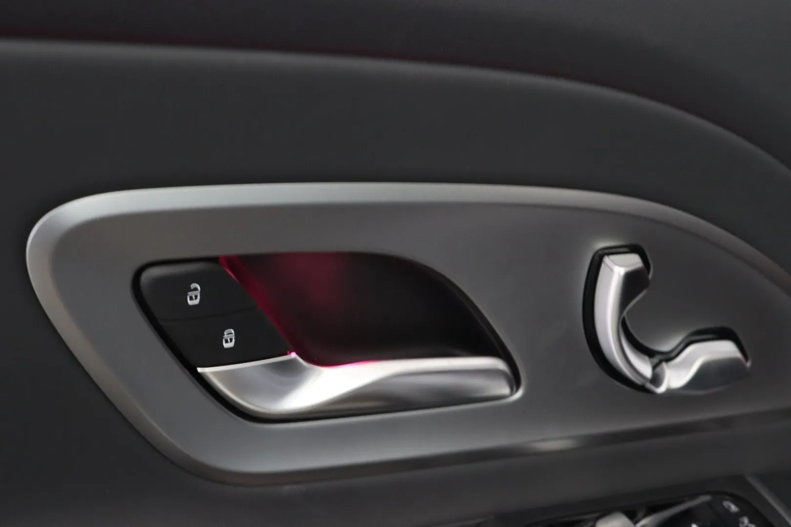 Mercedes-Benz GLB ZRE-581 carousel image