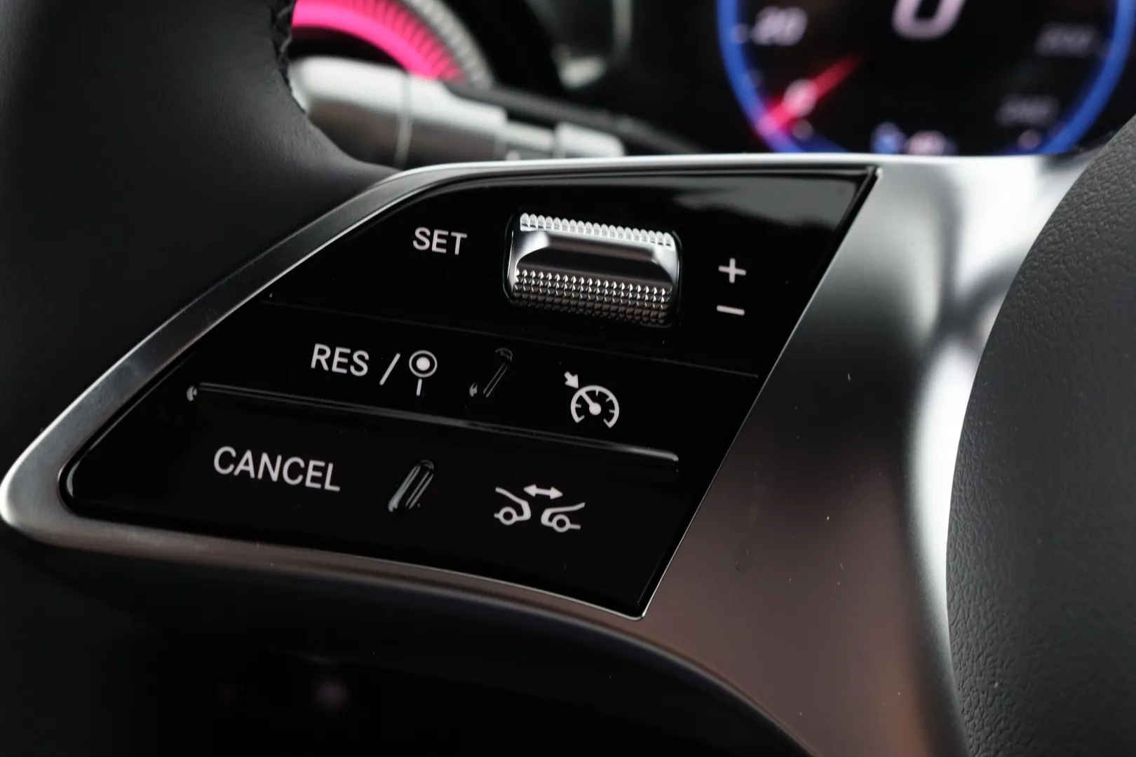 Mercedes-Benz GLB ZRE-581 carousel image