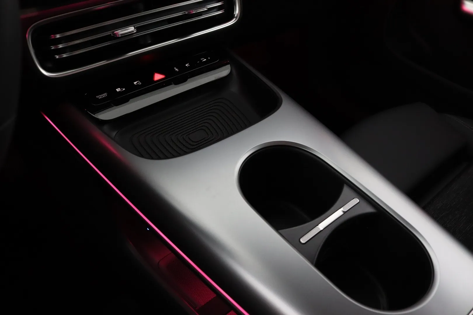 Mercedes-Benz GLB ZRE-581 carousel image