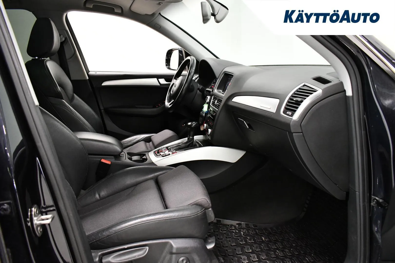 Audi Q5 IZA-319 carousel image