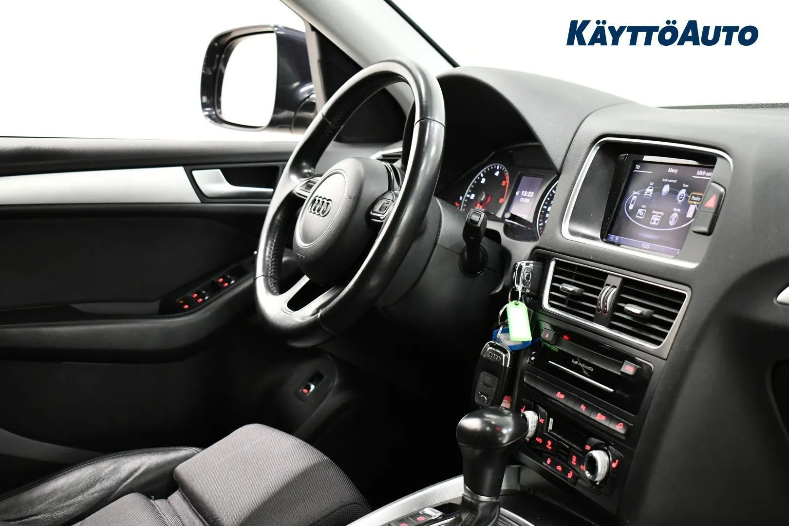 Audi Q5 IZA-319 carousel image