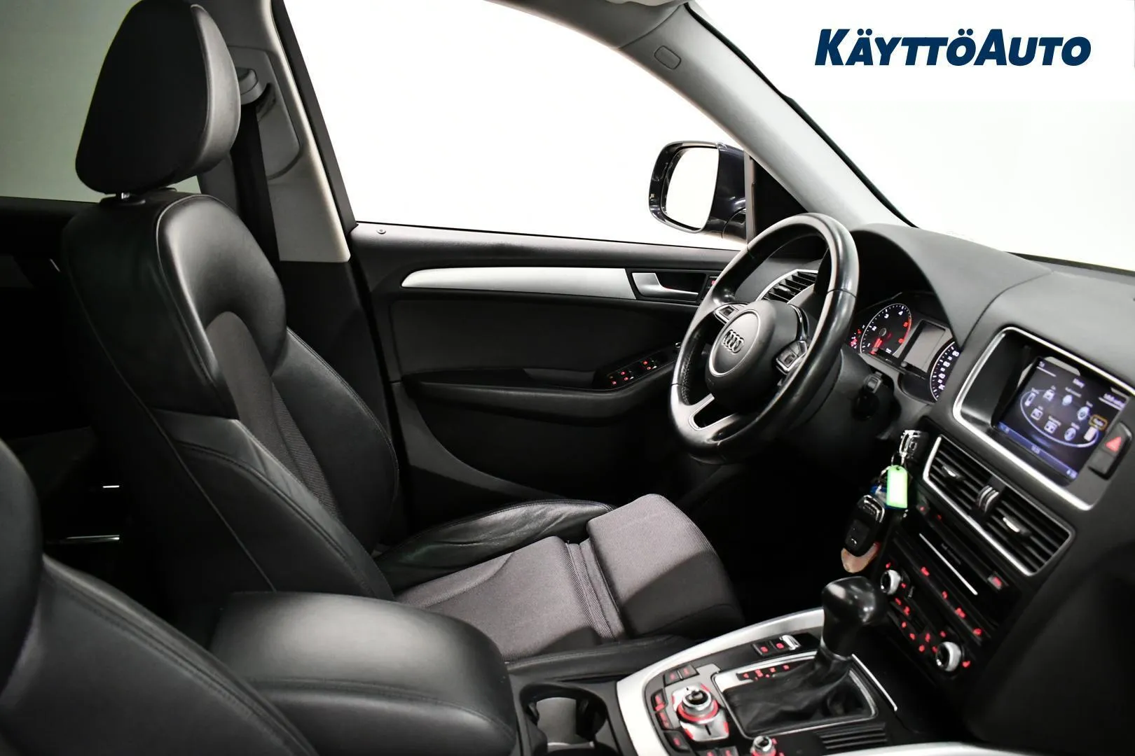 Audi Q5 IZA-319 carousel image