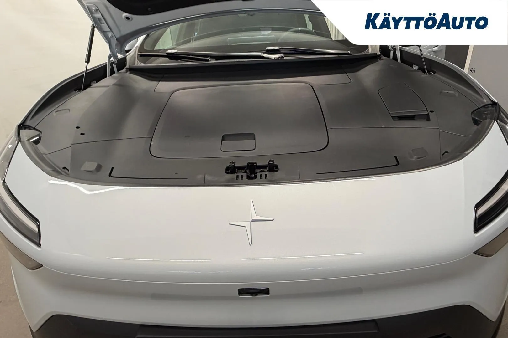 POLESTAR 4 SRR-421 carousel image