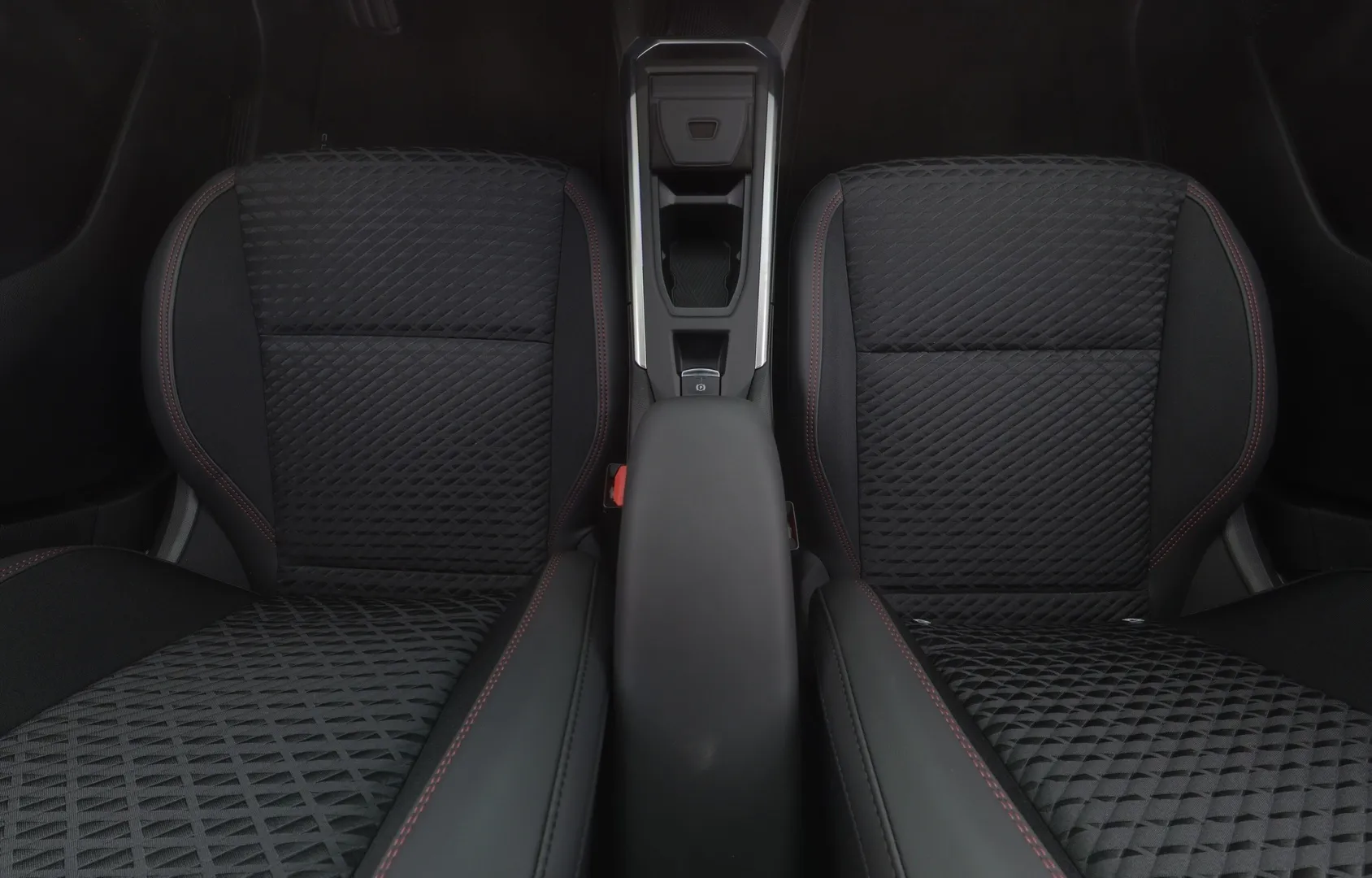 Renault Clio ZPX-538 carousel image