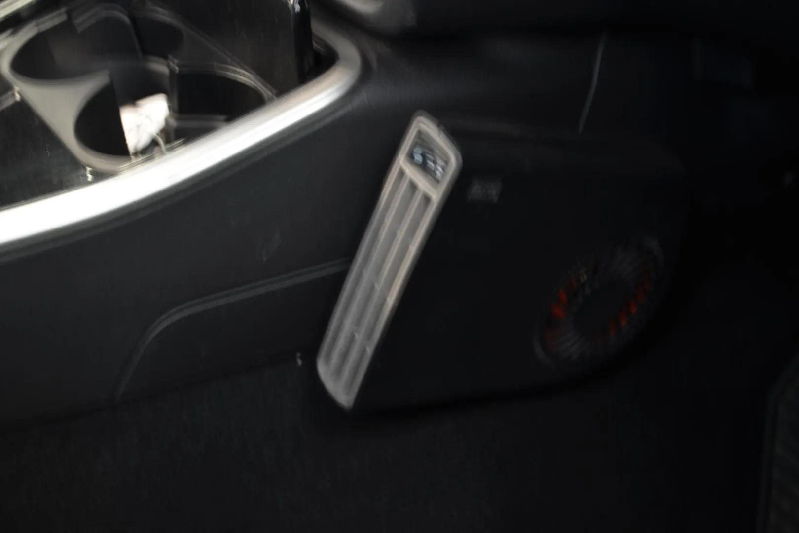 Mitsubishi Outlander PHEV OXS-927 carousel image
