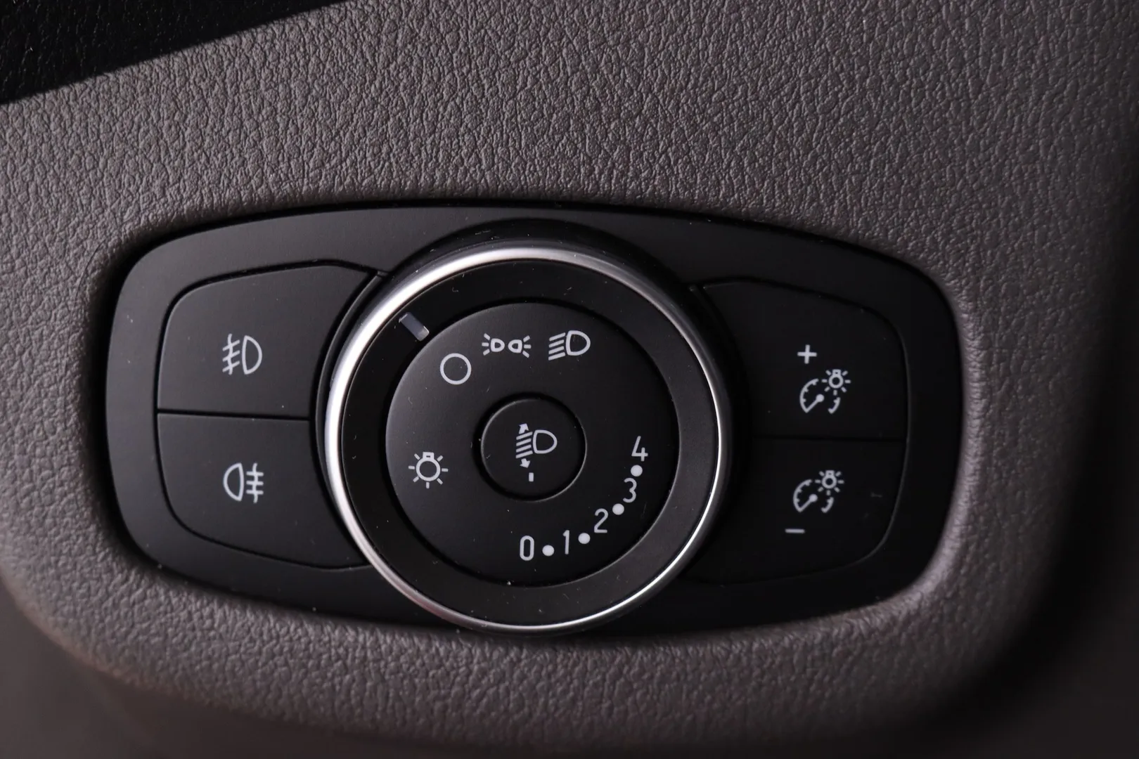 Ford Grand Tourneo Connect ETJ-814 carousel image