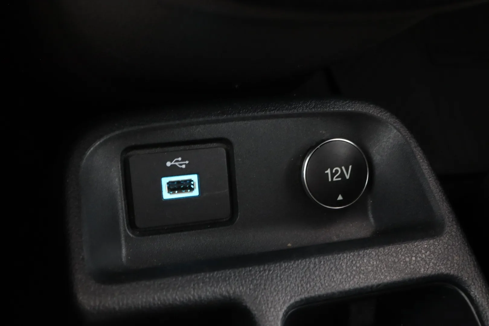 Ford Grand Tourneo Connect ETJ-814 carousel image