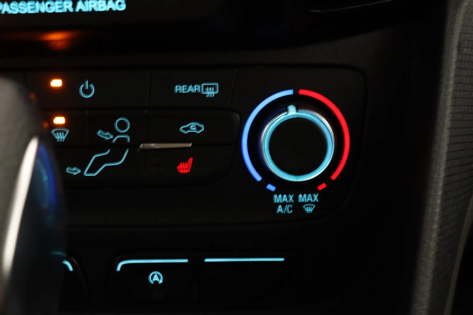 Ford Grand Tourneo Connect ETJ-814 carousel image