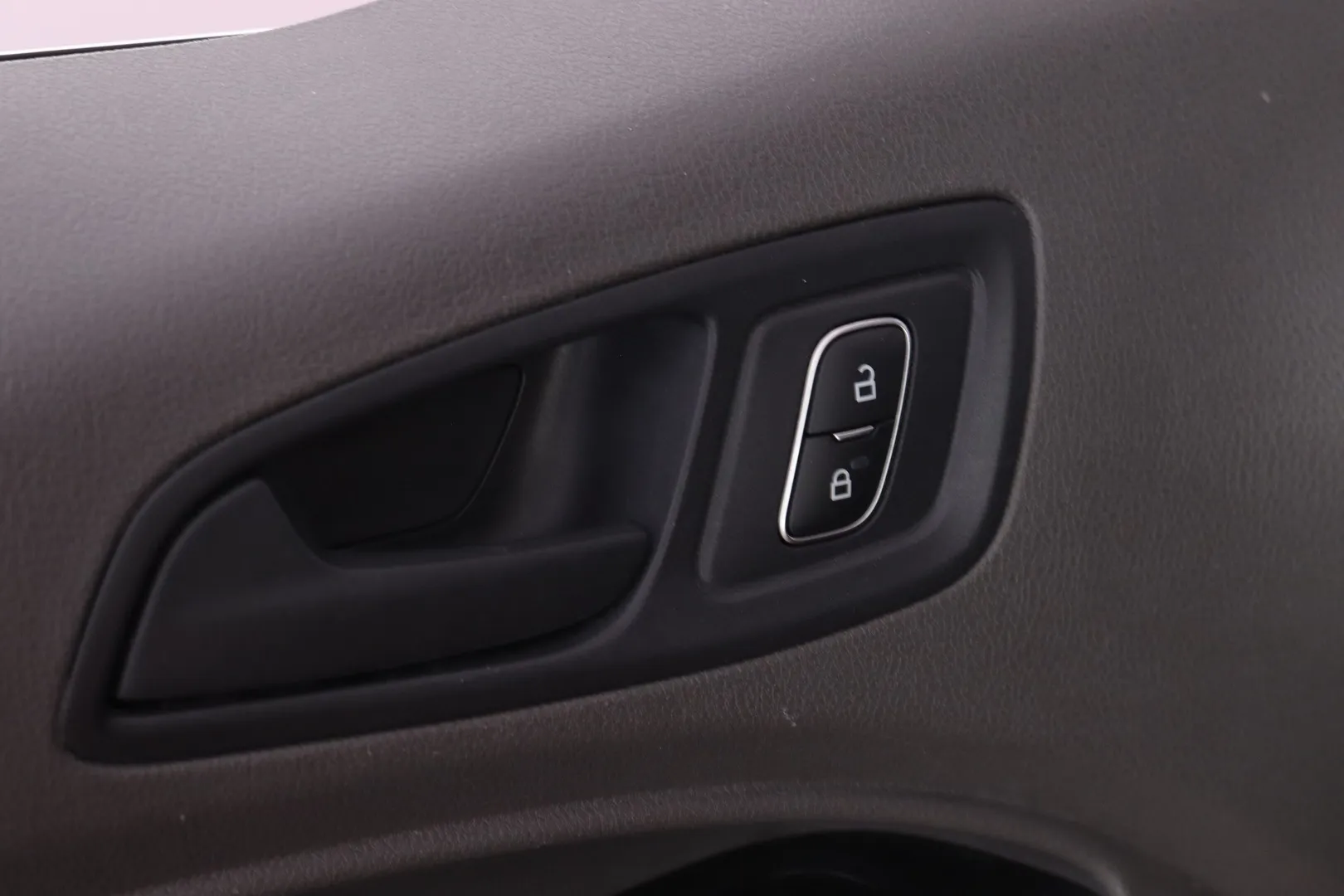 Ford Grand Tourneo Connect ETJ-814 carousel image