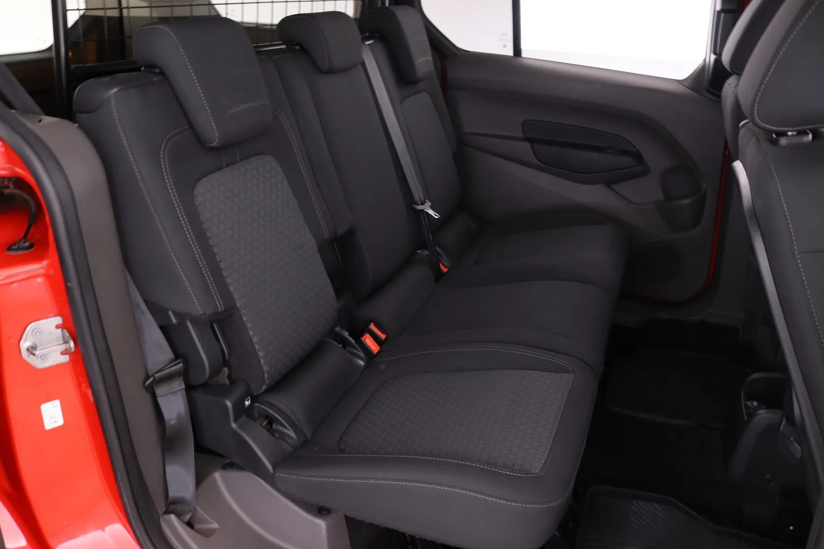 Ford Grand Tourneo Connect ETJ-814 carousel image