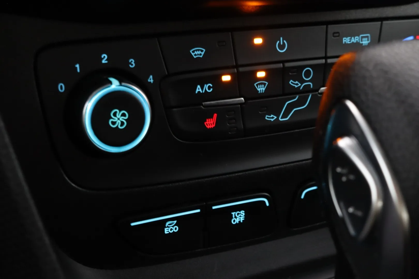 Ford Grand Tourneo Connect ETJ-814 carousel image