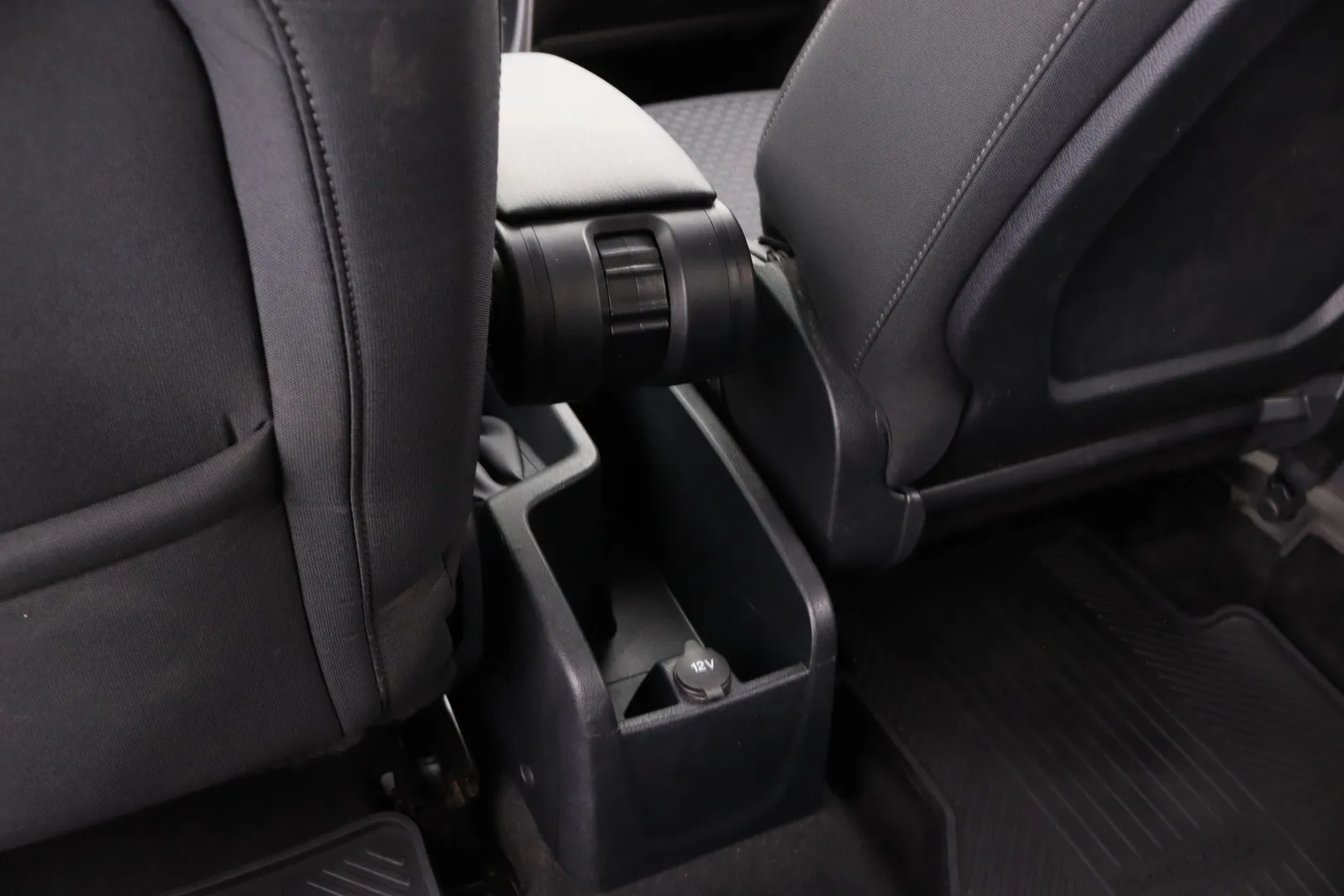Ford Grand Tourneo Connect ETJ-814 carousel image
