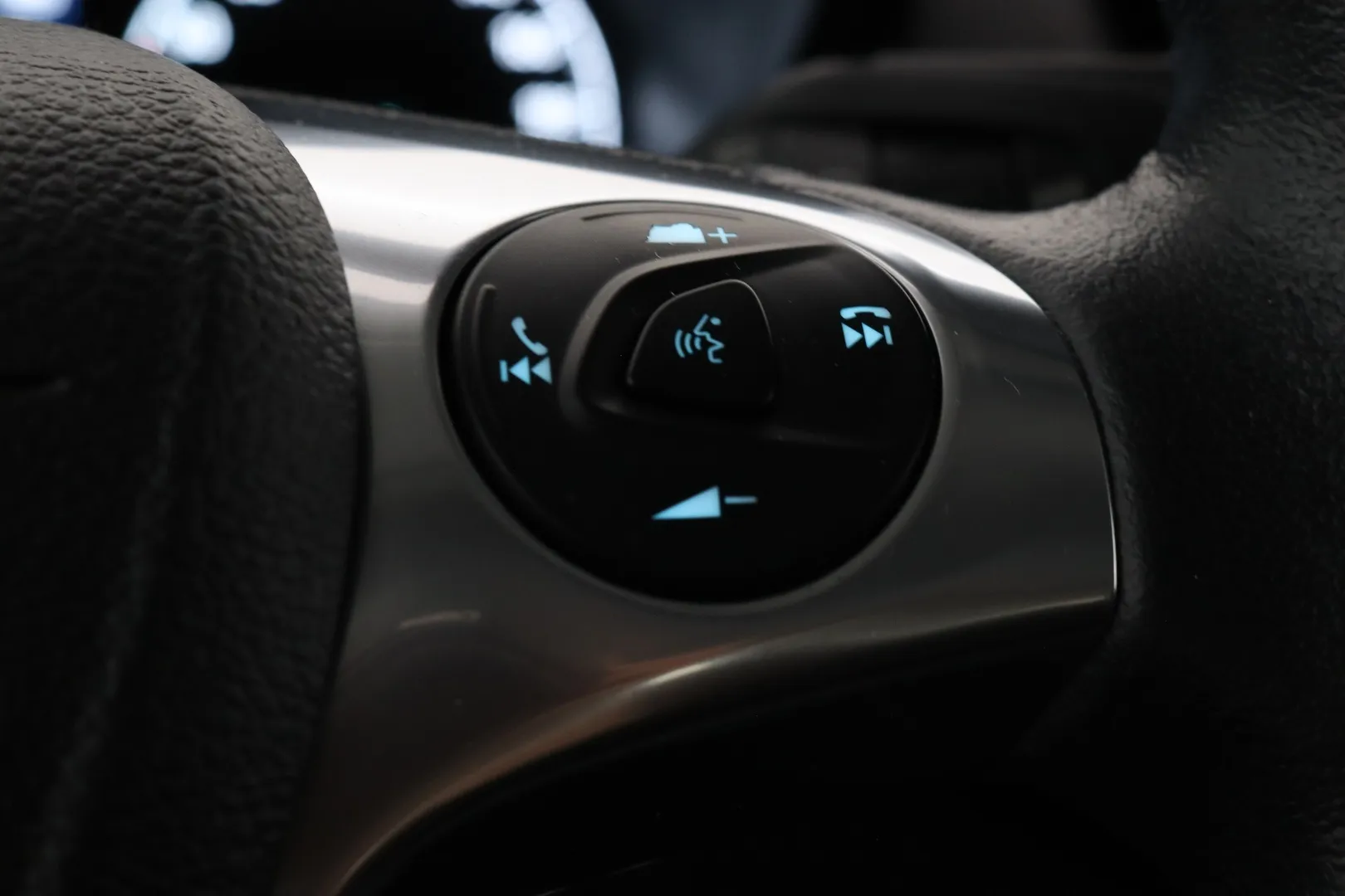 Ford Grand Tourneo Connect ETJ-814 carousel image