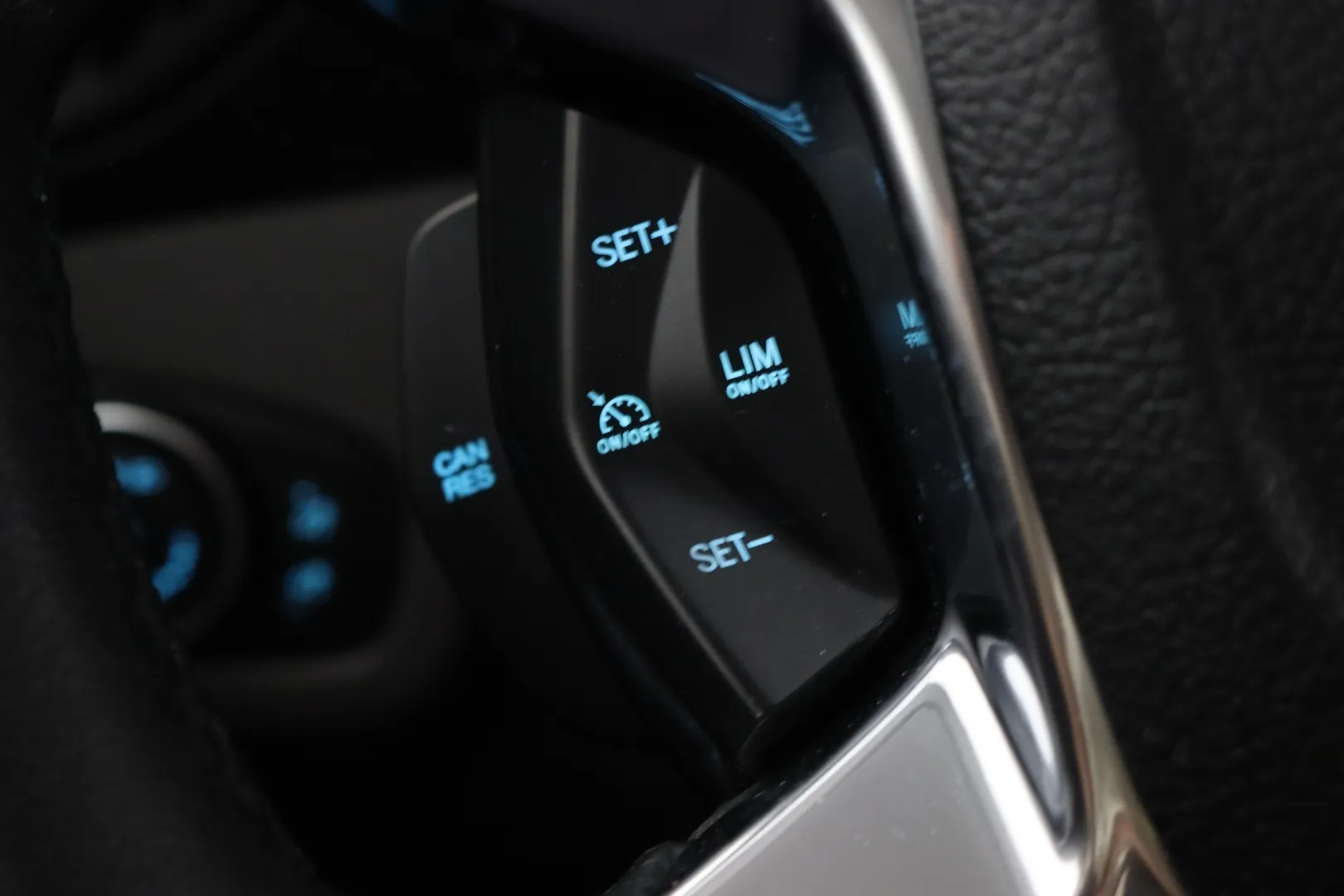 Ford Grand Tourneo Connect ETJ-814 carousel image