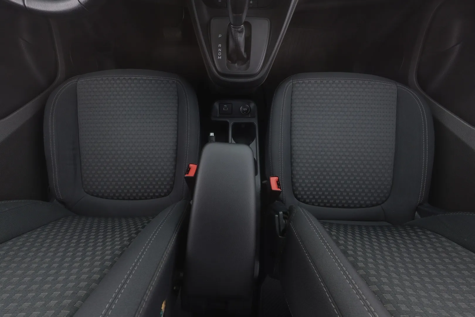 Ford Grand Tourneo Connect ETJ-814 carousel image