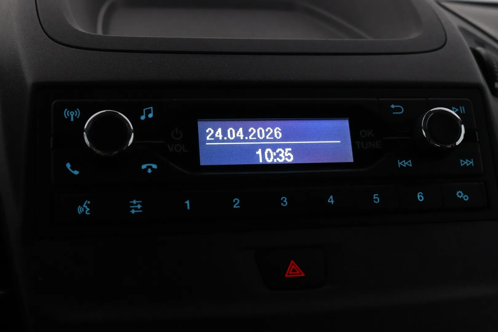 Ford Grand Tourneo Connect ETJ-814 carousel image