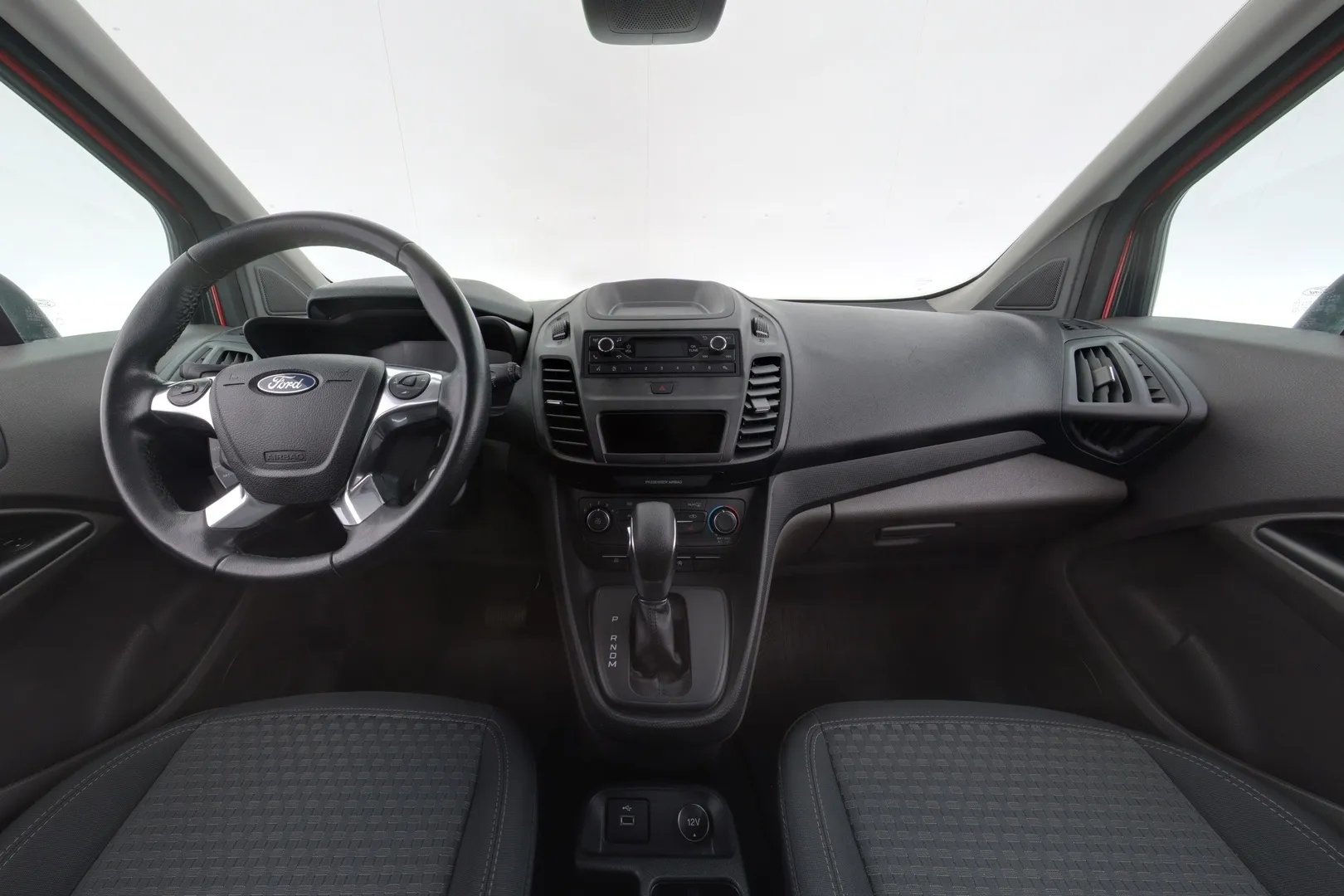 Ford Grand Tourneo Connect ETJ-814 carousel image
