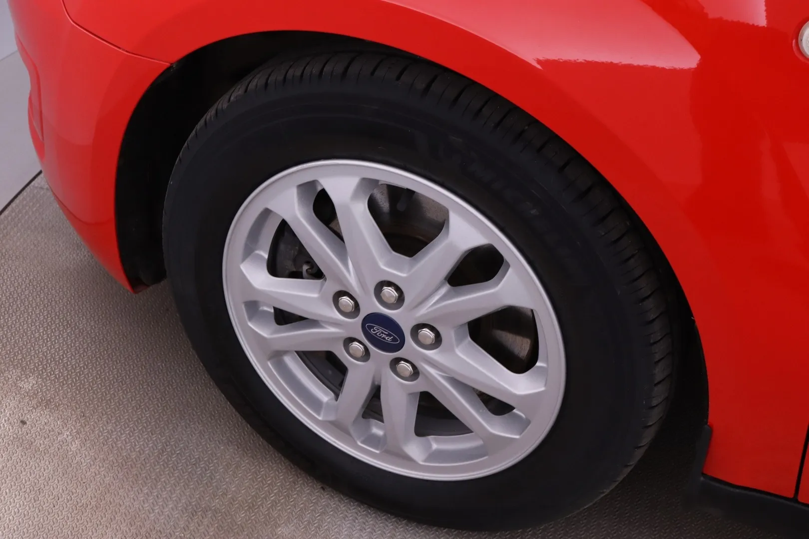 Ford Grand Tourneo Connect ETJ-814 carousel image