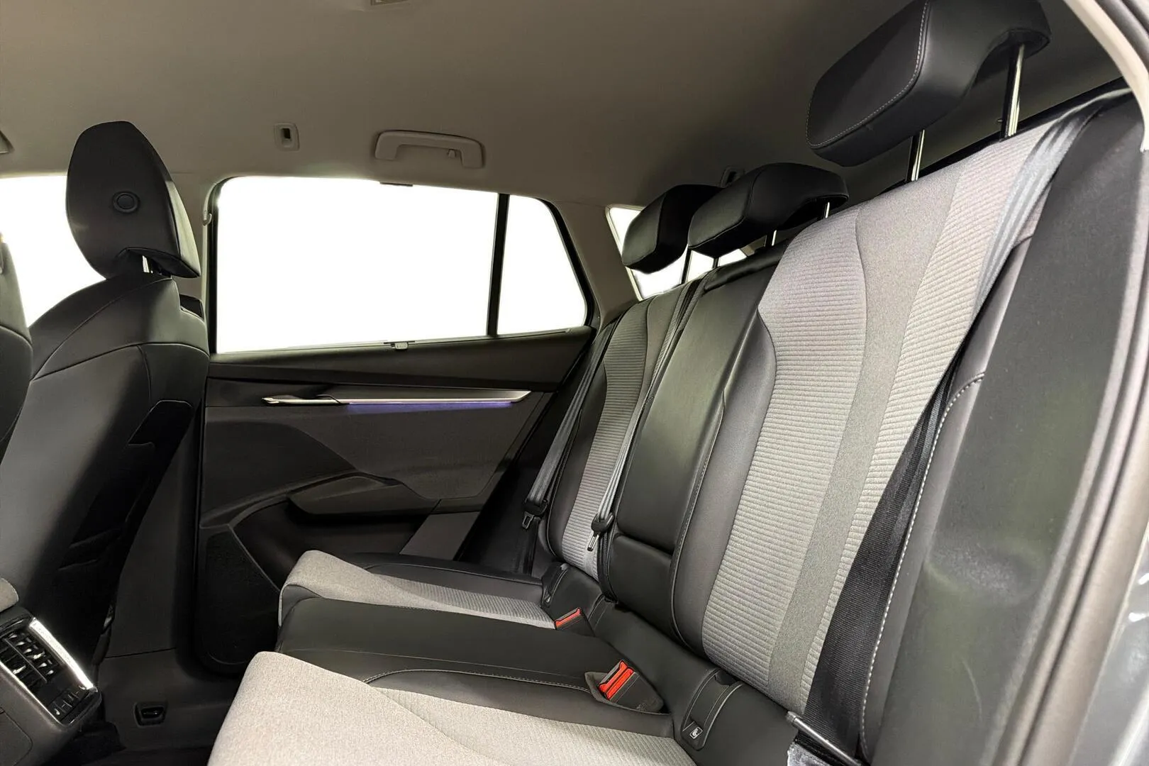 Skoda Enyaq ZPX-800 carousel image