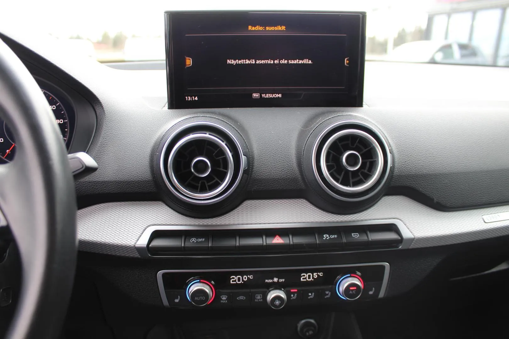 Audi Q2 SYX-395 carousel image