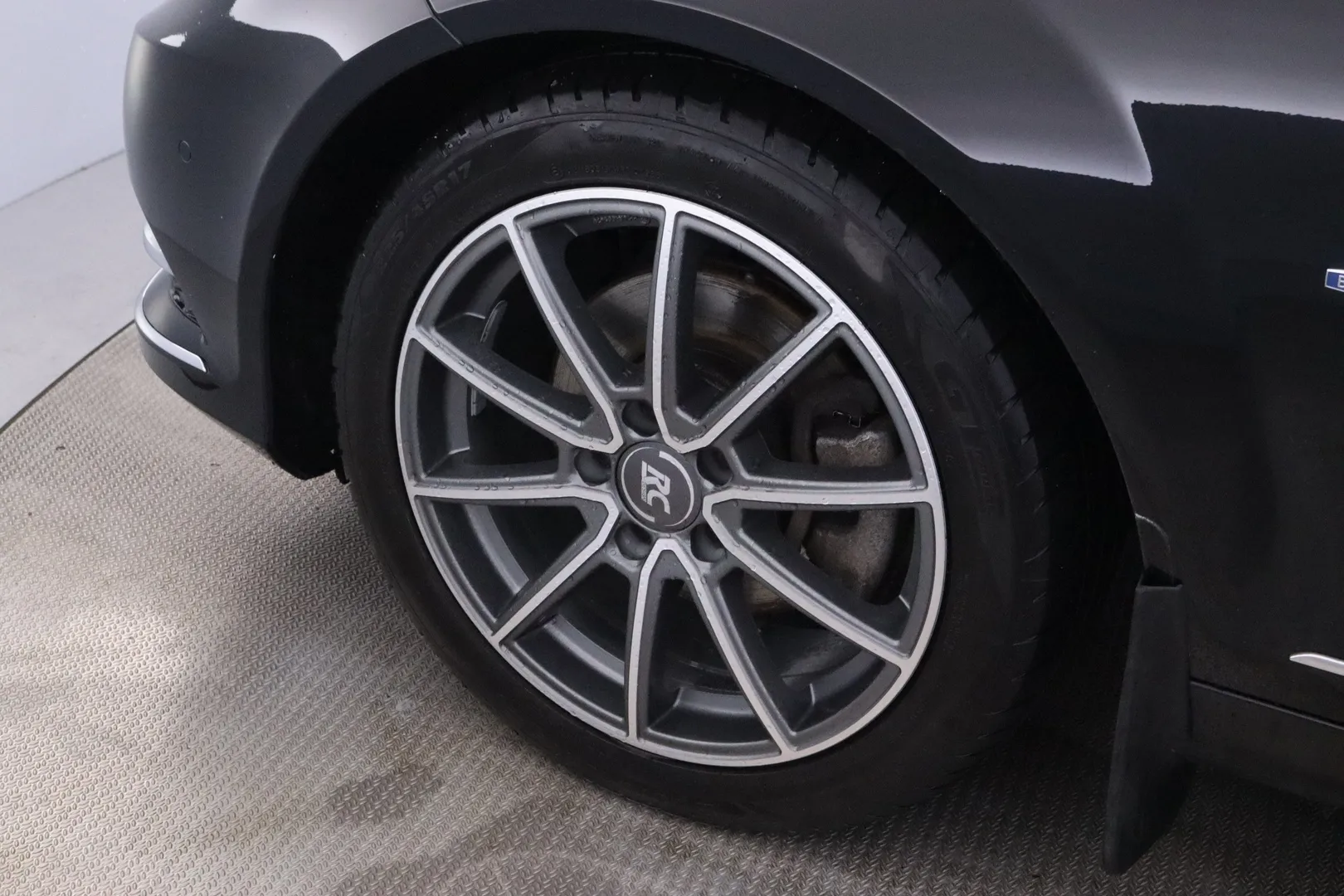 Mercedes-Benz C BSB-556 carousel image