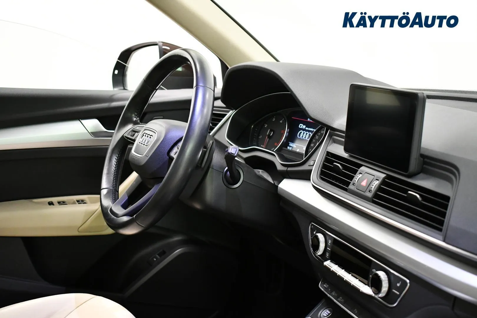Audi Q5 YKH-826 carousel image