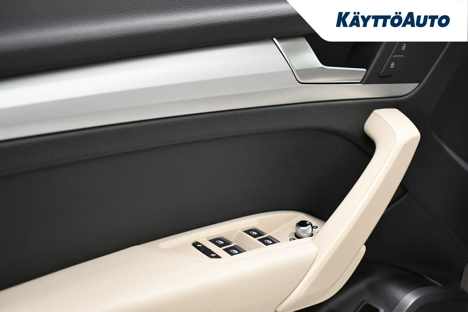 Audi Q5 YKH-826 carousel image