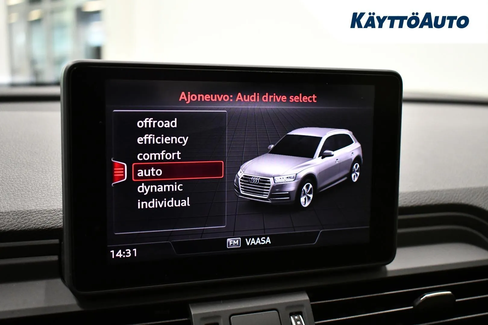 Audi Q5 YKH-826 carousel image