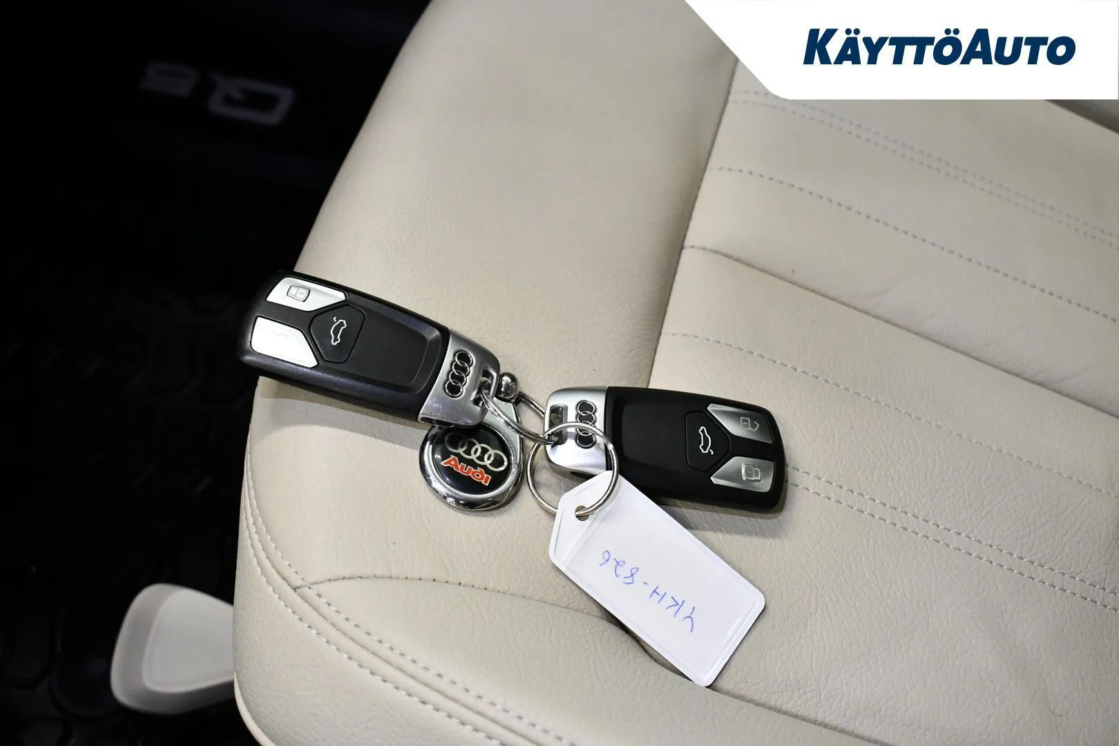 Audi Q5 YKH-826 carousel image